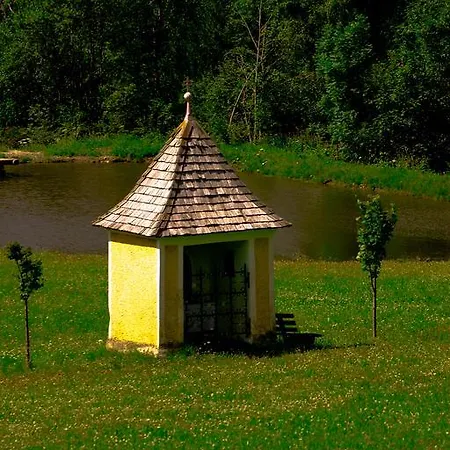 莫泽艾尔彭盖瑟宾馆 2* Karchau