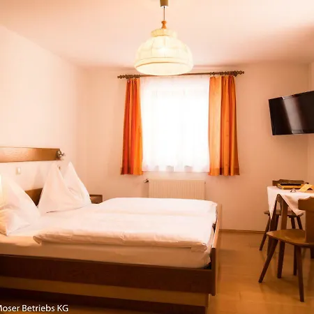 莫泽艾尔彭盖瑟宾馆 Karchau